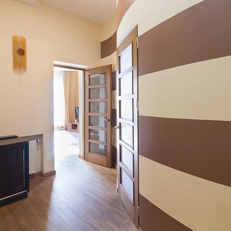 Апартаменты Двухкомнатные Для 6Х Около Парка В Центре Lviv Exterior photo