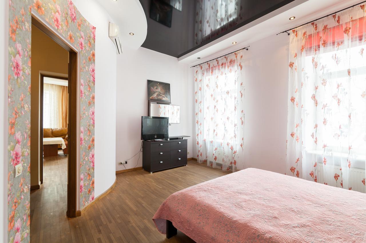 Апартаменты Двухкомнатные Для 6Х Около Парка В Центре Lviv Exterior photo